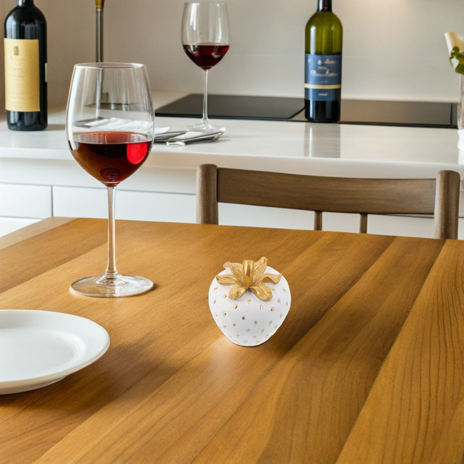 Vibrant Realistic Strawberry P - Commercial Kitchen Interior Design recension och pris